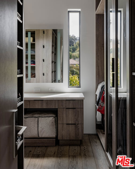 2532 Canyon Oak Dr, Los Angeles CA: https://media.crmls.org/mediaz/0e33ad09-ed35-4f4a-9a7e-9ded932c155e.jpg