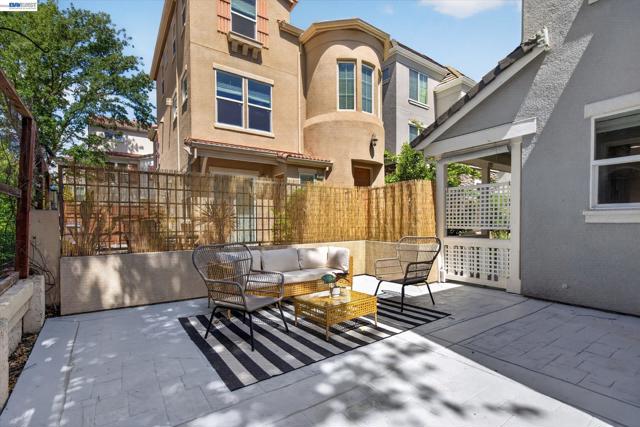 5880 Hillbrook Pl, Dublin CA: https://media.crmls.org/mediaz/0e33c89b-0e21-4c48-b129-2c997e5df276.jpg