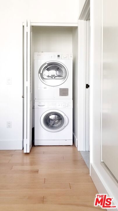 460 S Spring Street, Los Angeles CA: https://media.crmls.org/mediaz/0e33ddf9-417b-4252-af4c-670d89fd5cba.jpg