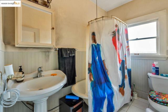 5537 Claremont Ave, Oakland CA: https://media.crmls.org/mediaz/0e341ba2-0dc8-4f39-8b43-59e37ab78d82.jpg
