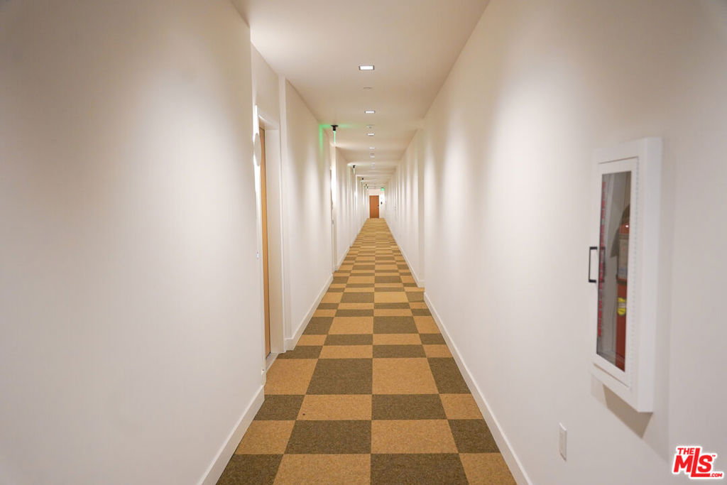 https://media.crmls.org/mediaz/0e34af55-8fd3-4304-b682-08ceaeeeca56.jpg?preset=X-Large