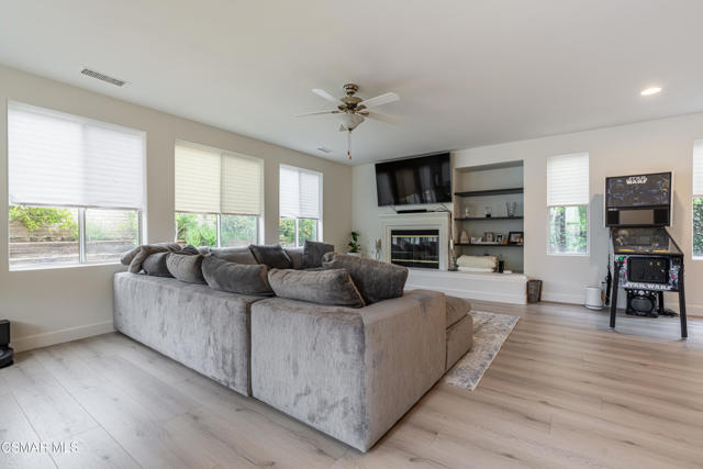 5314 Via Dolores, Newbury Park CA: https://media.crmls.org/mediaz/0e34b823-16bd-447e-990a-6a50b81df52b.jpg
