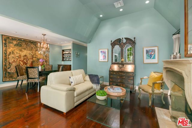 9053 Elevado Street, West Hollywood CA: https://media.crmls.org/mediaz/0e35454a-8018-4794-a27d-632011375c9d.jpg