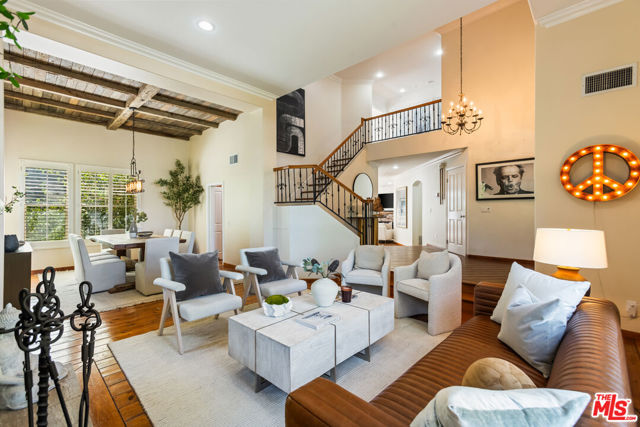 5985 Vista De La Luz, Woodland Hills CA: https://media.crmls.org/mediaz/0e354c98-48b6-42d0-81b6-ecd38fe19076.jpg