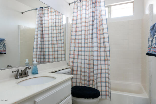751 Paseo Nogales, Oxnard CA: https://media.crmls.org/mediaz/0e357e09-6da1-40ac-917f-b75882f42d06.jpg