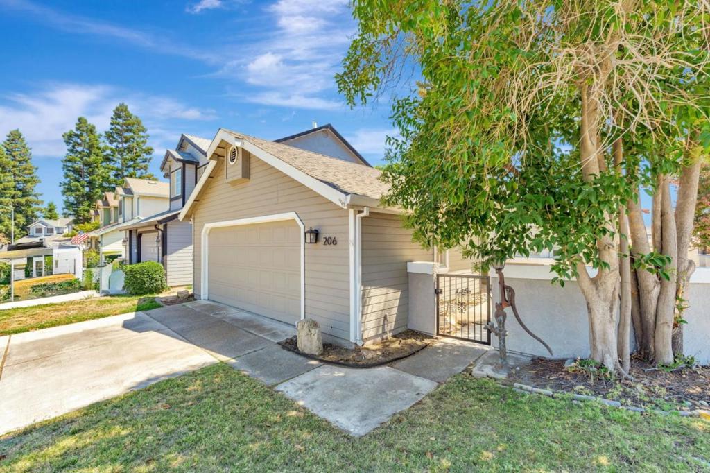 206 Laurelwood Circle