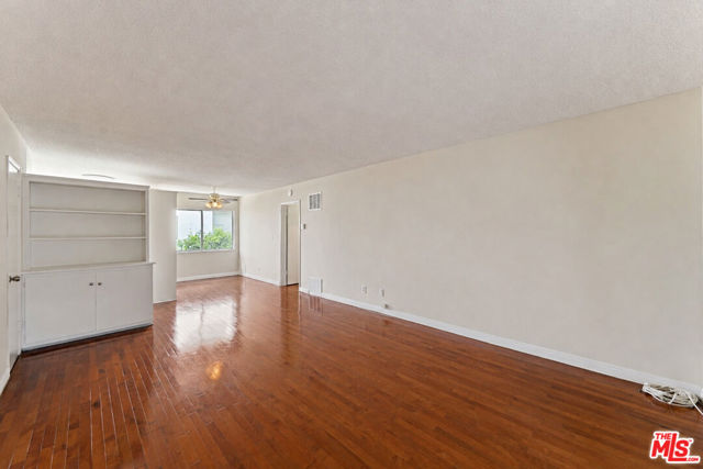 941 North San Vicente Boulevard, 4 photo 6