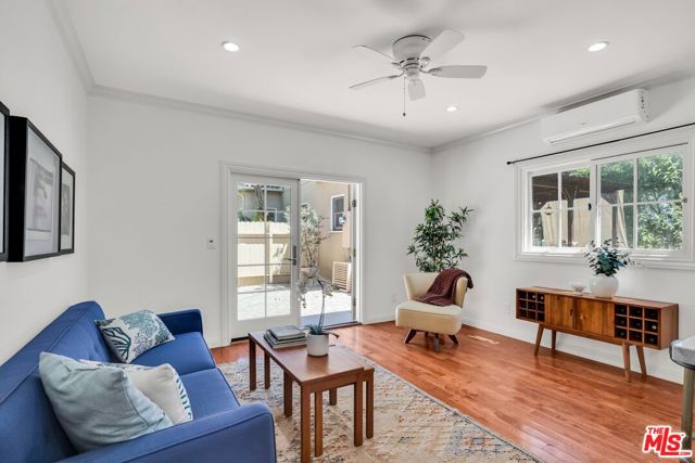 1709 Buckingham Road, Los Angeles CA: https://media.crmls.org/mediaz/0e36ff79-db7a-4b8f-87cc-b4e4505e6eb0.jpg