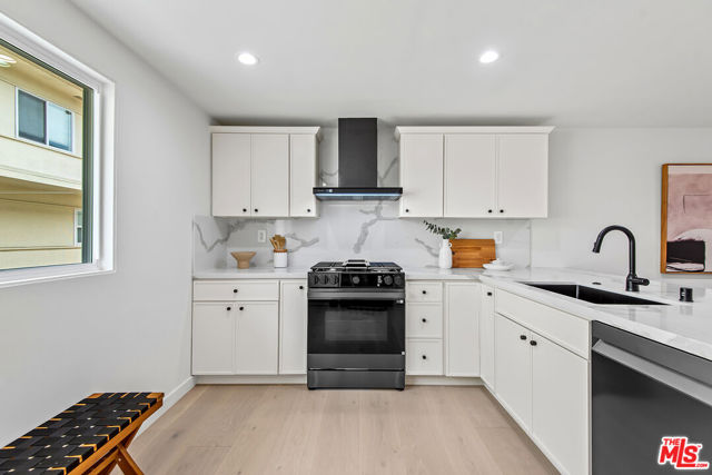4715 La Villa Marina, Marina del Rey CA: https://media.crmls.org/mediaz/0e371b86-3a65-476d-b7dd-2c0021e5bff5.jpg