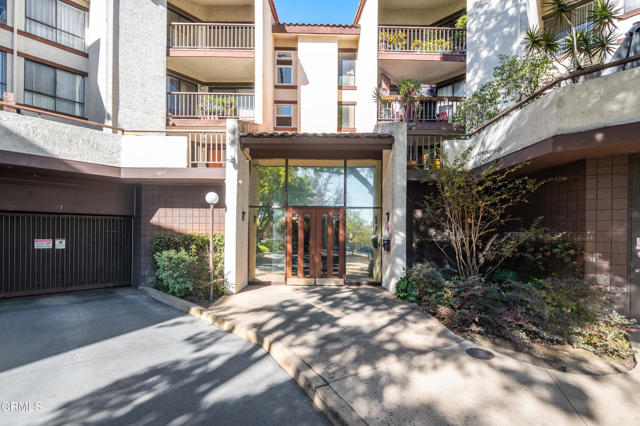 Detail Gallery Image 3 of 32 For 4210 via Arbolada #301,  Los Angeles,  CA 90042 - 2 Beds | 2 Baths