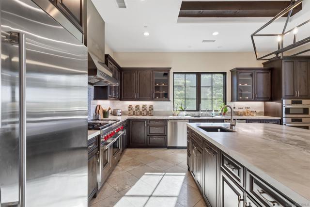 7545 Top O The Morning Way, San Diego CA: https://media.crmls.org/mediaz/0e381a67-6a08-41d2-b49e-72f20b78827e.jpg