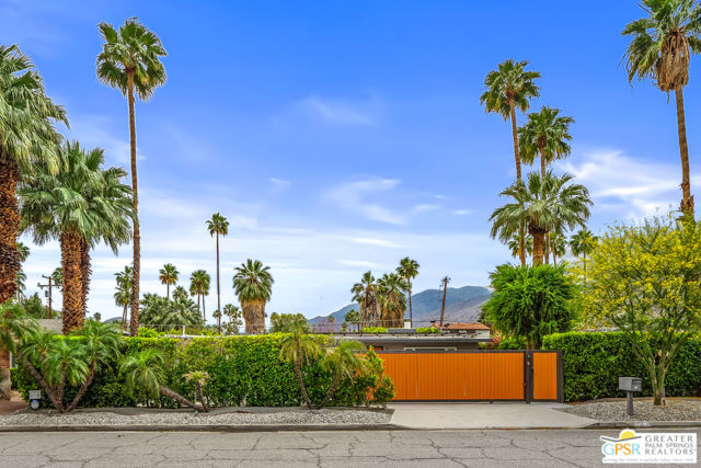 281 E Ocotillo Avenue, Palm Springs CA: https://media.crmls.org/mediaz/0e382684-7c1d-4023-8c41-837f021c3fd2.jpg
