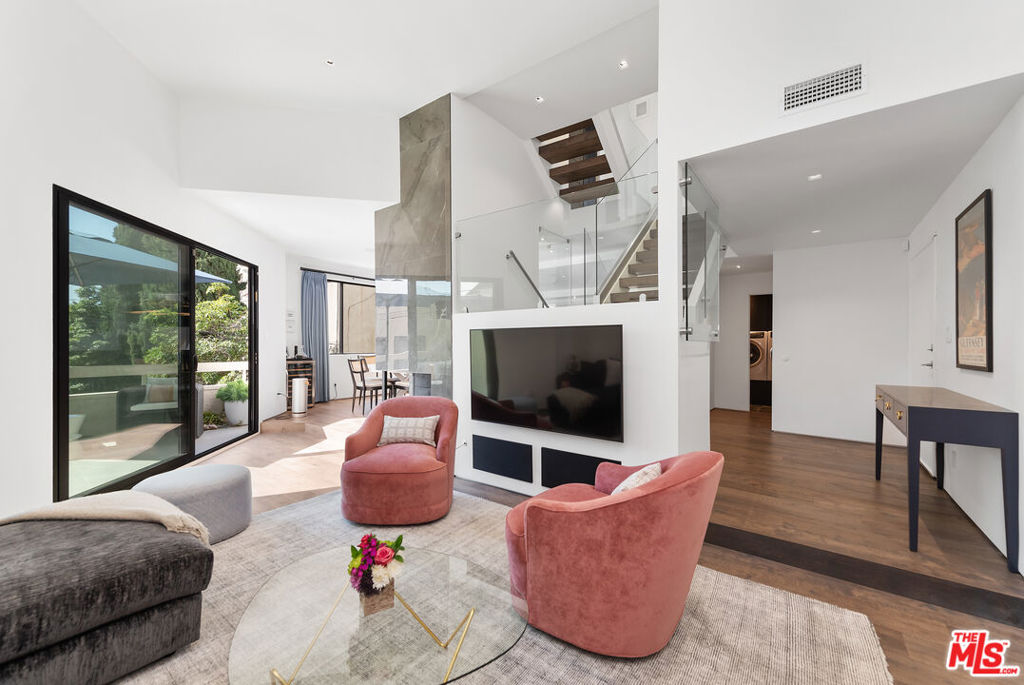 1412 N CRESCENT HEIGHTS Boulevard 105, West Hollywood, CA 90046