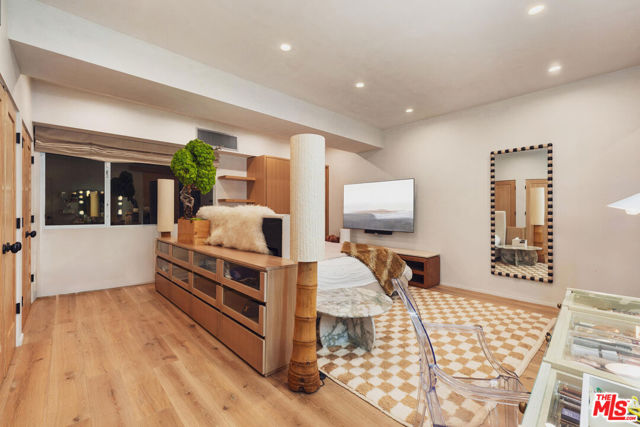 295 Mabery Road, Santa Monica CA: https://media.crmls.org/mediaz/0e384db2-5f2d-46ac-8c23-e83e4de8ab25.jpg