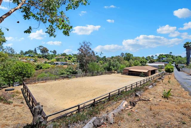 974 Via Hillview, Fallbrook CA: https://media.crmls.org/mediaz/0e3867f9-986f-4eff-817d-70a67b716935.jpg