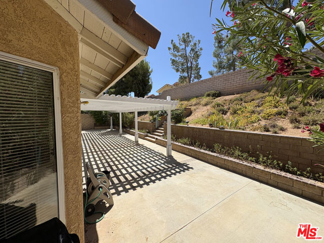 3202 Angeleno Place, Palmdale CA: https://media.crmls.org/mediaz/0e386ebf-13ad-46ec-ba93-7d1d54c973cc.jpg