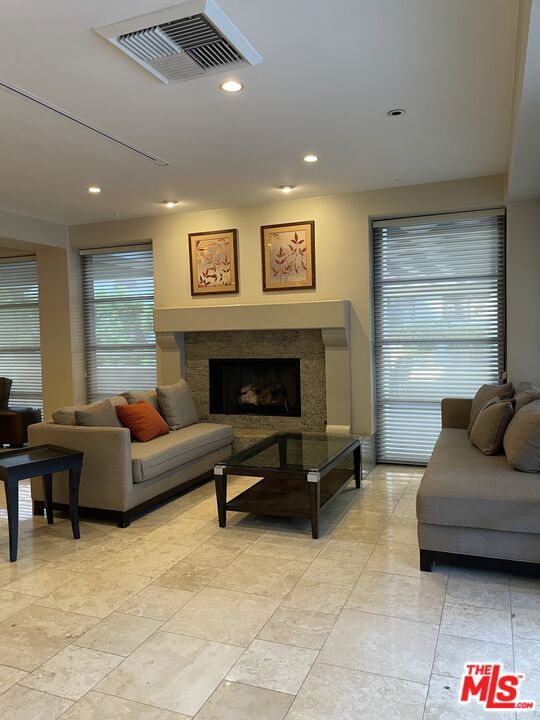 600 W 9th Street, Los Angeles CA: https://media.crmls.org/mediaz/0e387156-d6b7-469c-9145-4a19f8b2a58d.jpg