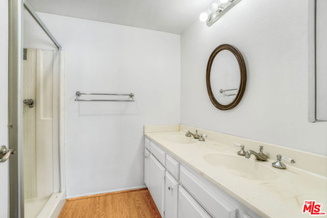 5534 Sylmar Avenue, Sherman Oaks CA: https://media.crmls.org/mediaz/0e38737c-00a8-489c-af86-8bf84920b39d.jpg