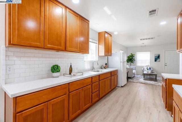 4733 E Washington St, Stockton CA: https://media.crmls.org/mediaz/0e38a041-5ec5-45fd-b394-00a3be26ecf4.jpg