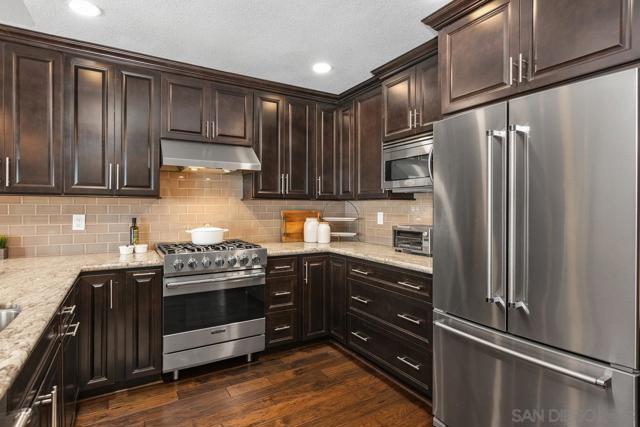 4533 Gesner St, San Diego CA: https://media.crmls.org/mediaz/0e38a5ce-0687-4f5c-abab-7570970d1b43.jpg