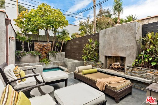 5990 Saturn Street, Los Angeles CA: https://media.crmls.org/mediaz/0e38c25d-501b-414f-8cba-9d29a661a55c.jpg