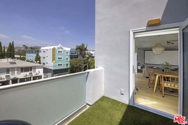 1400 N Vista Street, Los Angeles CA: https://media.crmls.org/mediaz/0e38c5c2-4508-4db7-84a8-cd49ece41f73.jpg