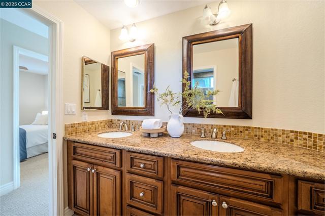 40 Northview Ct, Danville CA: https://media.crmls.org/mediaz/0e38d233-1ee2-4dab-8931-a99f76949e78.jpg