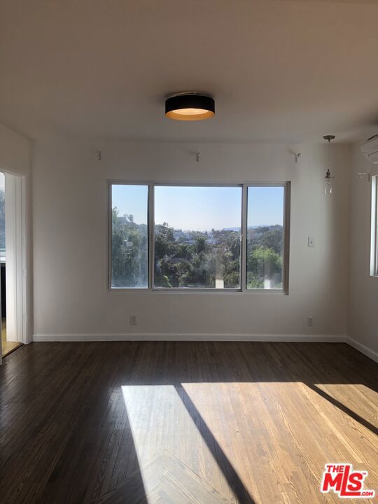 2225 1/2 Lake Shore Avenue, Los Angeles CA: https://media.crmls.org/mediaz/0e398f5e-7078-42ac-9d5c-54276c37bdb3.jpg