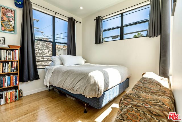 28 Ozone Avenue, Venice CA: https://media.crmls.org/mediaz/0e39a0d7-e8d2-4b98-82bb-d0e2b862dcd3.jpg