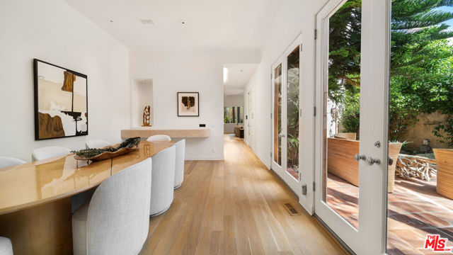 23349 Malibu Colony Road, Malibu CA: https://media.crmls.org/mediaz/0e39b5b0-08e8-414c-a9e3-3dea368993e1.jpg