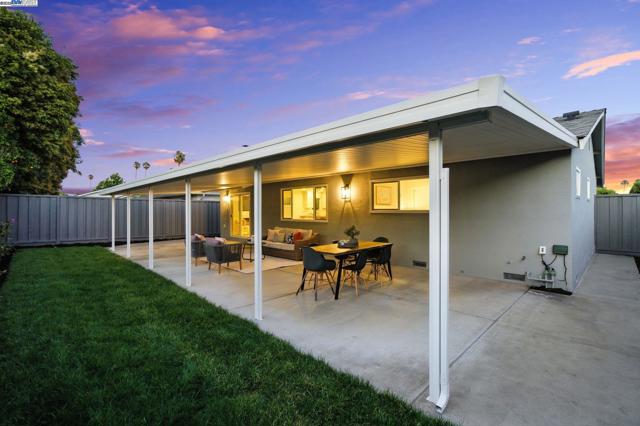 5525 Roosevelt Pl, Fremont CA: https://media.crmls.org/mediaz/0e39ba6a-4a9e-45cf-971c-657a8639f438.jpg