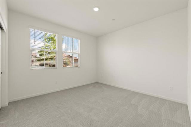 829 Crow Creek Circle, Galt CA: https://media.crmls.org/mediaz/0e39ee00-5250-4fc4-b68a-12b075d608f1.jpg