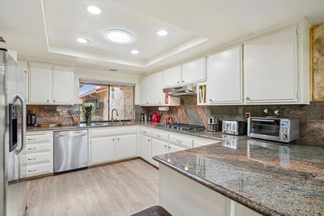 211 Camino Arroyo S, Palm Desert CA: https://media.crmls.org/mediaz/0e3a211e-6c54-4eff-b619-4276f381247d.jpg