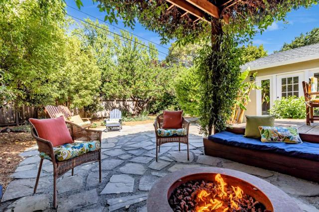 1045 Almanor Avenue, Menlo Park CA: https://media.crmls.org/mediaz/0e3af8ab-27d6-41dc-8f63-205e7dcb98fe.jpg