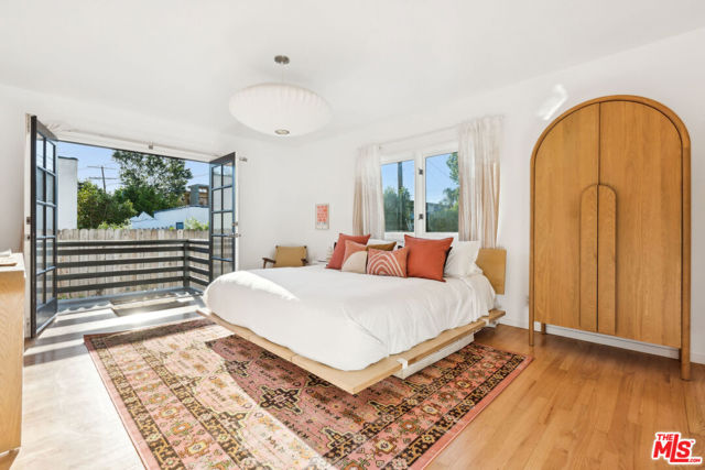 1491 Oak Grove Drive, Los Angeles CA: https://media.crmls.org/mediaz/0e3b66ac-bf4c-4bb9-99b0-e1fa75c06058.jpg