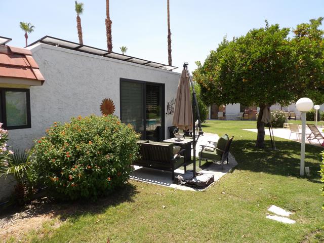 34451 Calle Las Palmas, Cathedral City CA: https://media.crmls.org/mediaz/0e3bd324-83e5-4485-a411-974a4bd30904.jpg