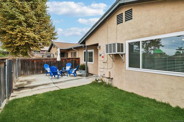 10220 Princess Sarit Way, Santee CA: https://media.crmls.org/mediaz/0e3bda87-3c04-4b0c-9d22-47bb8a12a803.jpg