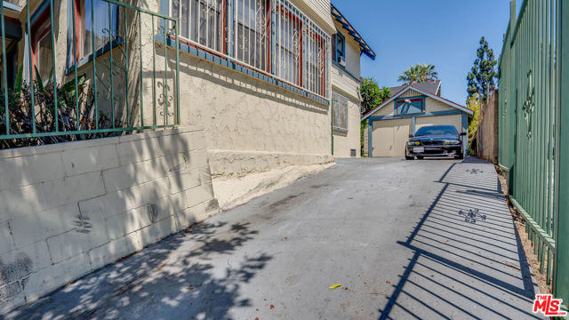 1130 S Hoover Street, Los Angeles CA: https://media.crmls.org/mediaz/0e3be0c9-7a79-42ff-9409-53ad5a21c404.jpg