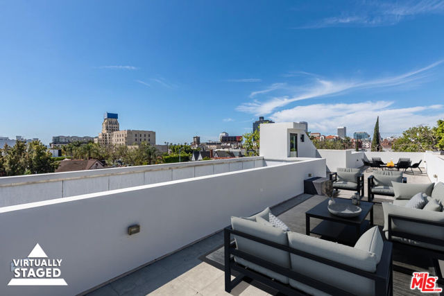 458 S Sycamore Avenue, Los Angeles CA: https://media.crmls.org/mediaz/0e3be183-4d64-4580-bb07-24d2f5ef9d12.jpg