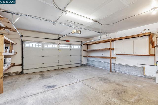 321 Chardonnay Cir, Clayton CA: https://media.crmls.org/mediaz/0e3bead4-cae9-474a-ad1a-4dcd78c469e9.jpg