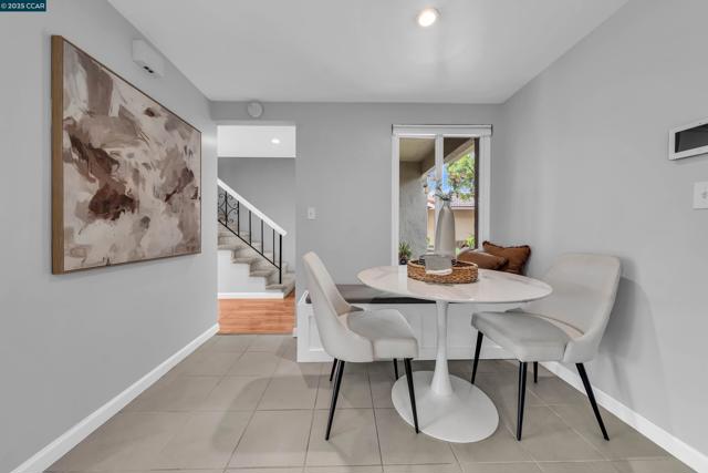 31 Turtle Creek Street, Oakland CA: https://media.crmls.org/mediaz/0e3c2ea6-374e-4099-afb6-2b6e56024b79.jpg