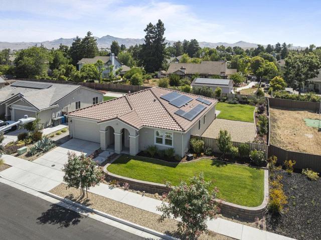 2721 Grayson Street, Hollister CA: https://media.crmls.org/mediaz/0e3c5a8e-c964-425d-acad-e1f799cb41a1.jpg