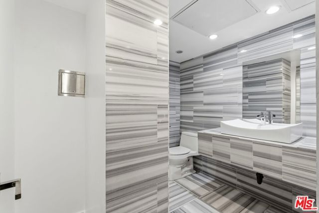 1100 Alta Loma Road, West Hollywood CA: https://media.crmls.org/mediaz/0e3cad4b-3847-4048-9844-cfc902b063d8.jpg