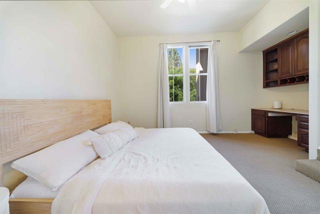 2173 Twisted Oak Ln Lane, Alpine CA: https://media.crmls.org/mediaz/0e3cfe1f-17b2-4f54-a383-42c9dfb5b391.jpg