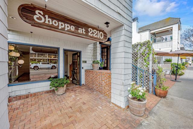 2210 Avenida De La Playa, La Jolla CA: https://media.crmls.org/mediaz/0e3d0699-9f62-4619-a48a-2718ea11bd58.jpg