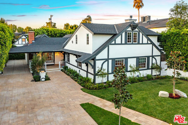 10445 Valley Spring Lane, Toluca Lake CA: https://media.crmls.org/mediaz/0e3d79d2-bcd6-49e9-9289-09465e46a376.jpg