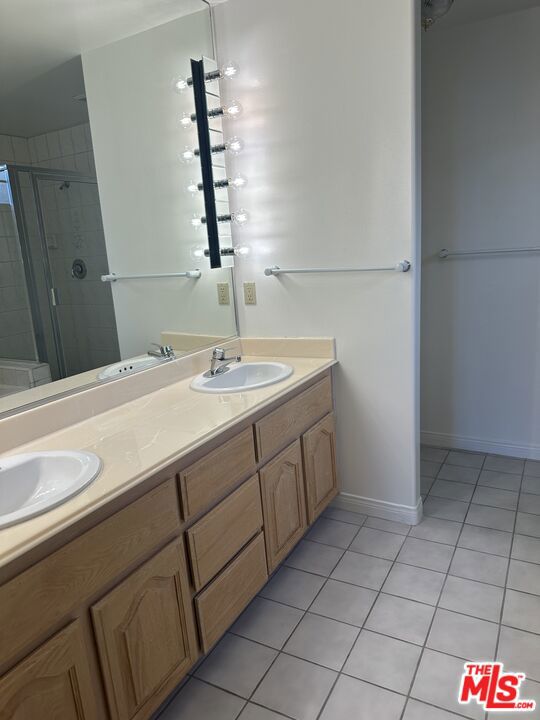 5319 Lindley Avenue, Tarzana CA: https://media.crmls.org/mediaz/0e3db2e3-ce06-475e-9baa-a9ca1d32a7fa.jpg