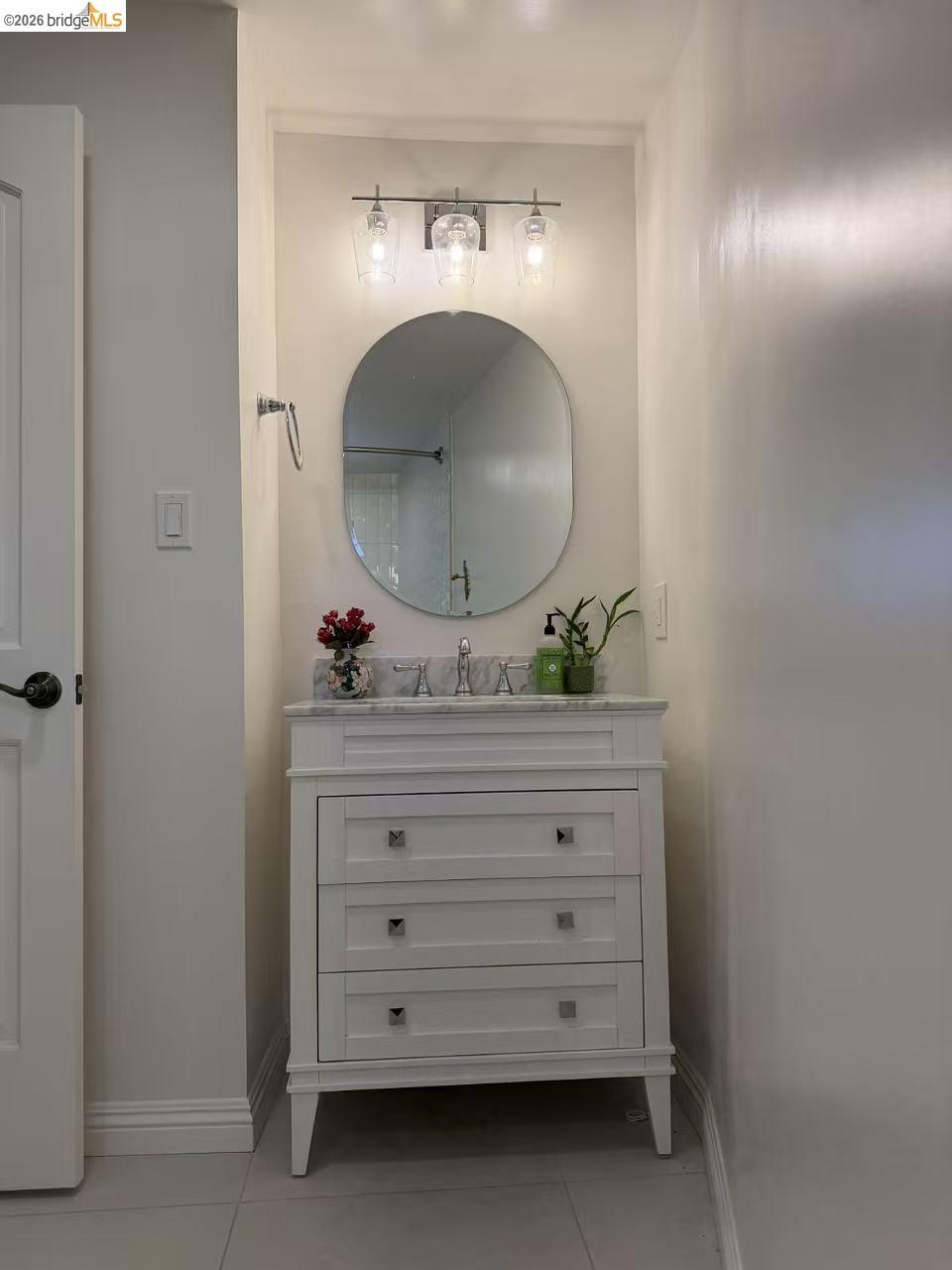 https://media.crmls.org/mediaz/0e3de50f-59c2-4087-aabf-58d2747b15d2.jpg?preset=X-Large