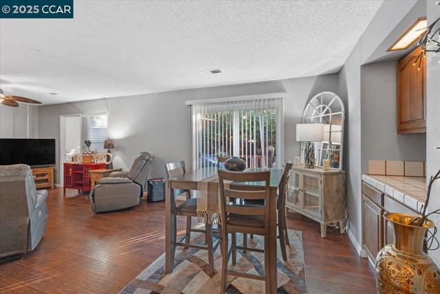 2644 E Olivera Rd, Concord CA: https://media.crmls.org/mediaz/0e3e217e-dc2b-4399-966c-2ae405d1b46a.jpg