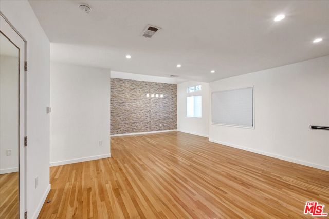 5400 W 82nd Street, Los Angeles CA: https://media.crmls.org/mediaz/0e3e629f-15d8-499c-b8c4-2527ae67572e.jpg